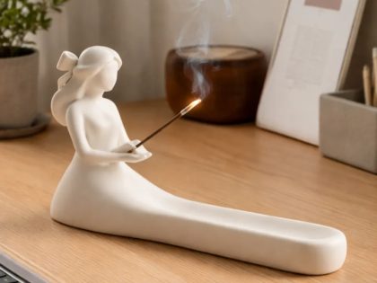 Minimalist Kadın Figürü Tütsülük