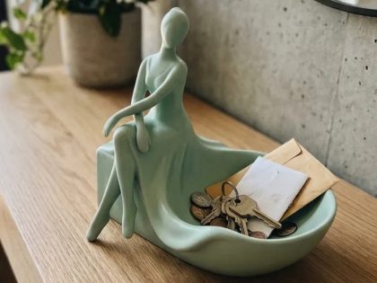 Kadın Silüeti Heykelsi Tepsi