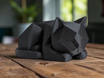 Bekleyen Low Poly Kedi Figürü